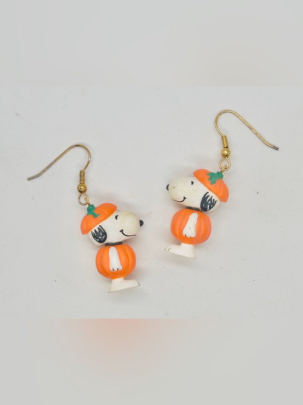 Snoopy Great Pumpkin Hook Earrings Dangle Charlie Brown Peanuts Halloween